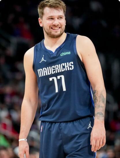 定期与球员 定期与球员