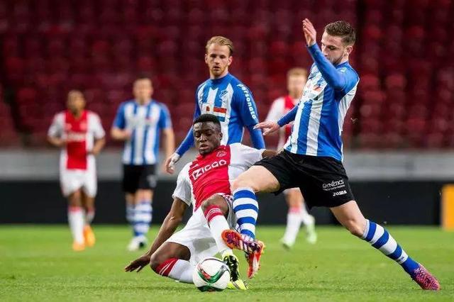 在本赛季初 在本赛季初